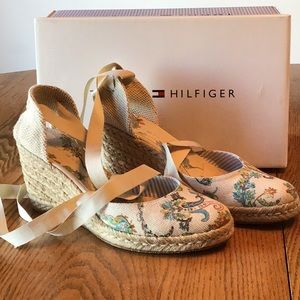 Tommy Hilfiger Tia Ivory Paisley Tie Ups